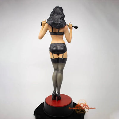 Bettie Page – Quarantine Studio – ActionFigure Brasil — detalhe do produto