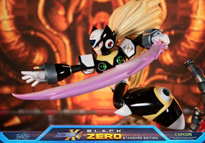 Black Zero - LIMITED EDITION: 500 – First 4 Figures – ActionFigure Brasil — com base expositora