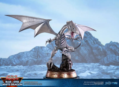 Blue-Eyes White Dragon (White Variant) (White) – First 4 Figures – ActionFigure Brasil — ângulo diferente
