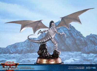 Blue-Eyes White Dragon (White Variant) (White) – First 4 Figures – ActionFigure Brasil — embalagem