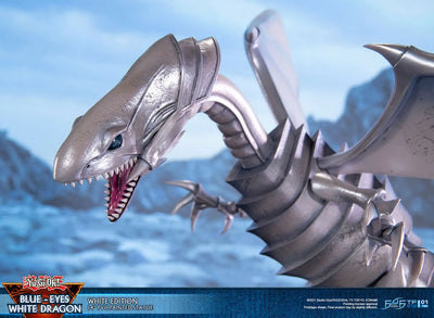 Blue-Eyes White Dragon (White Variant) (White) – First 4 Figures – ActionFigure Brasil — ângulo diferente
