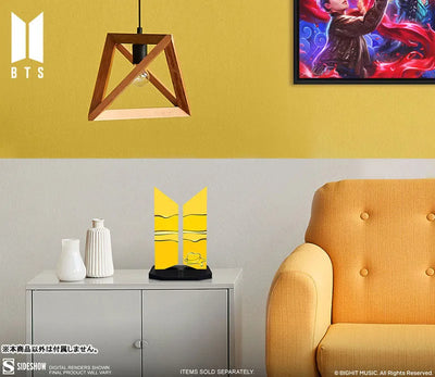 BTS Replica "Premium BTS Logo" Butter Editionㅤ – Sideshow Collectibles – ActionFigureBrasil — ambientada