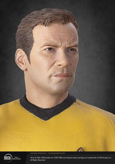Captain James T. Kirk - LIMITED EDITION: 150 – DarkSide Collectibles Studio – ActionFigure Brasil — com base expositora
