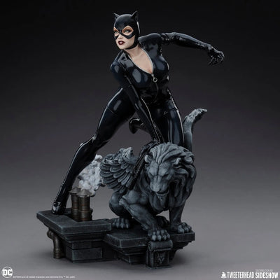 Catwoman - LIMITED EDITION: 150 (Sixth Scale) – Tweeterhead – ActionFigure Brasil — iluminação de estúdio