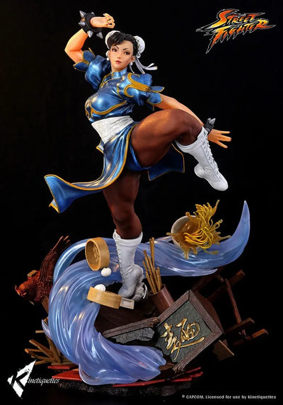 Chun Li - The Strongest Woman in The World - LIMITED EDITION: 450 – Kinetiquettes – ActionFigure Brasil — com base expositora