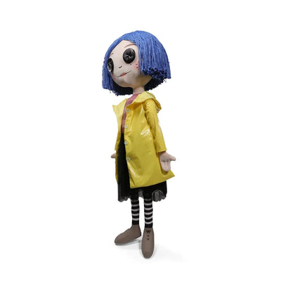 Coraline with Button Eyes Life-Size Plush – Kidrobot – ActionFigure Brasil — embalagem