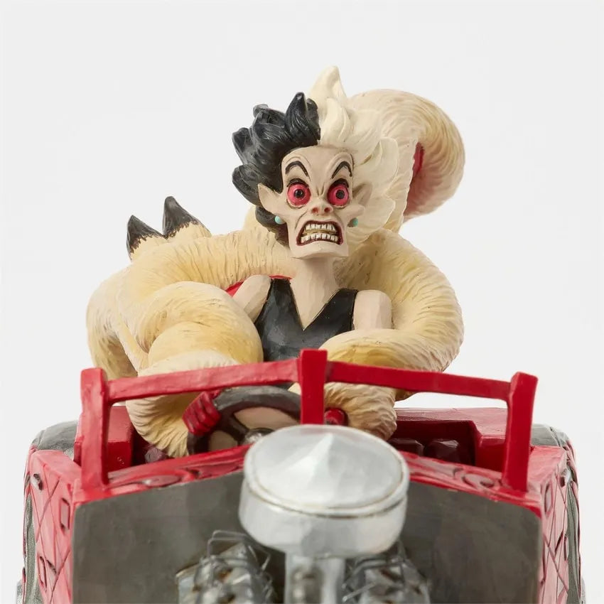 Cruella in Car Scene – Enesco, LLC – ActionFigure Brasil