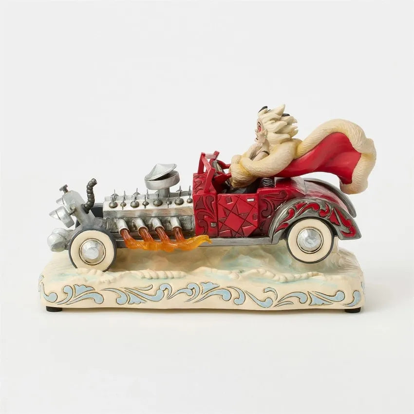Cruella in Car Scene – Enesco, LLC – ActionFigure Brasil