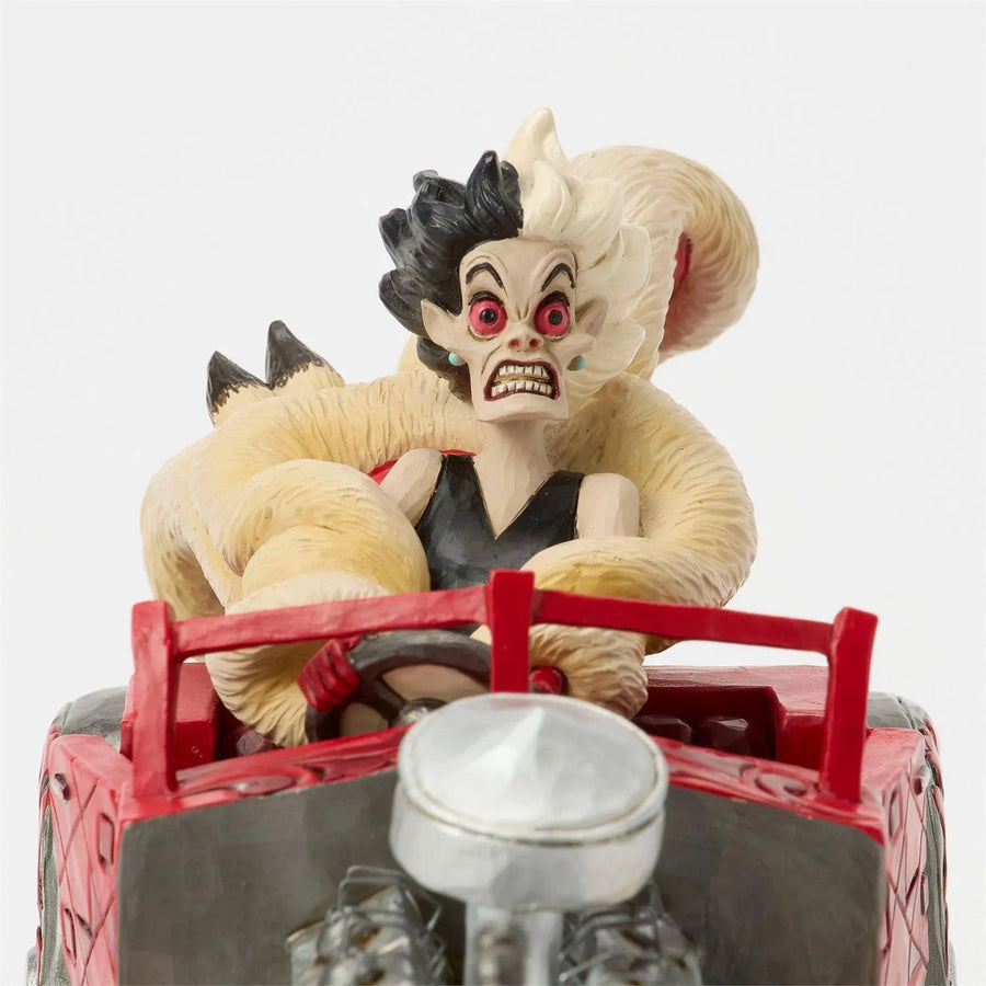 Cruella in Car Scene – Enesco, LLC – ActionFigure Brasil