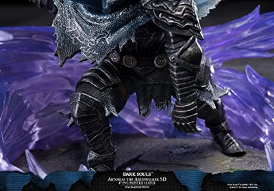 Dark Souls - Kishi Artorias - Dark Souls SD SD001|DS01 - Standard Edition (First 4 Figures)ㅤ – First 4 Figures – ActionFigureBrasil — com base expositora
