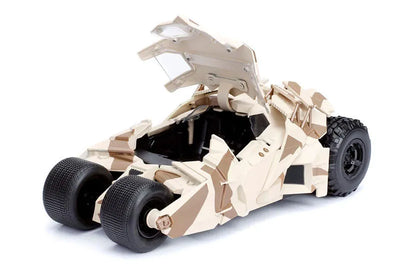 "DC Comics" 1/24 Diecast Vehicle Batmobile (Camouflage) & Batman "Dark Knight Rising"ㅤ – Jada Toys – ActionFigureBrasil — iluminação de estúdio