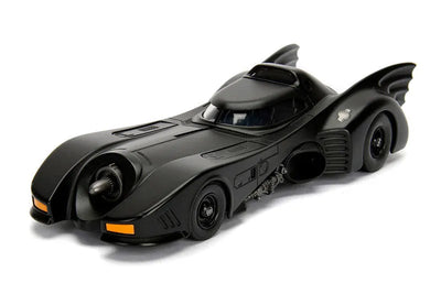 "DC Comics" 1/24 Scale, Diecast Vehicle Batmobile & Batman [Movie "Batman"]ㅤ – Jada Toys – ActionFigure Brasil — ângulo diferente