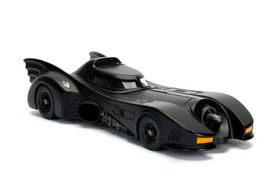 "DC Comics" 1/24 Scale, Diecast Vehicle Batmobile & Batman [Movie "Batman"]ㅤ – Jada Toys – ActionFigure Brasil — com base expositora