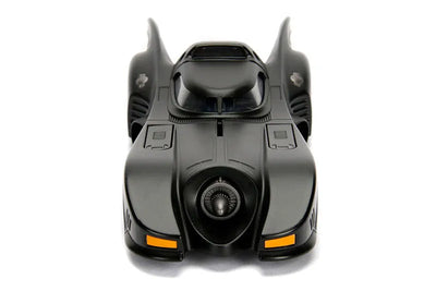"DC Comics" 1/24 Scale, Diecast Vehicle Batmobile & Batman [Movie "Batman"]ㅤ – Jada Toys – ActionFigure Brasil — ângulo diferente