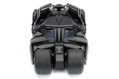 "DC Comics" 1/24 Scale, Diecast Vehicle Batmobile & Batman [Movie "Dark Knight"]ㅤ – Jada Toys – ActionFigure Brasil — com base expositora