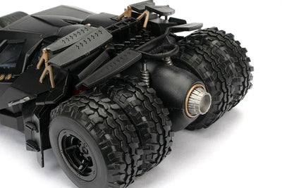 "DC Comics" 1/24 Scale, Diecast Vehicle Batmobile & Batman [Movie "Dark Knight"]ㅤ – Jada Toys – ActionFigure Brasil — ângulo diferente