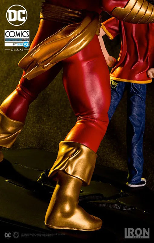DC Comics - Shazam & Billy Batson 1/10 Art Scale Statueㅤ – IRON STUDIOS/豆魚雷 – ActionFigure Brasil