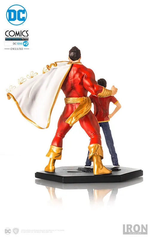 DC Comics - Shazam & Billy Batson 1/10 Art Scale Statueㅤ – IRON STUDIOS/豆魚雷 – ActionFigure Brasil