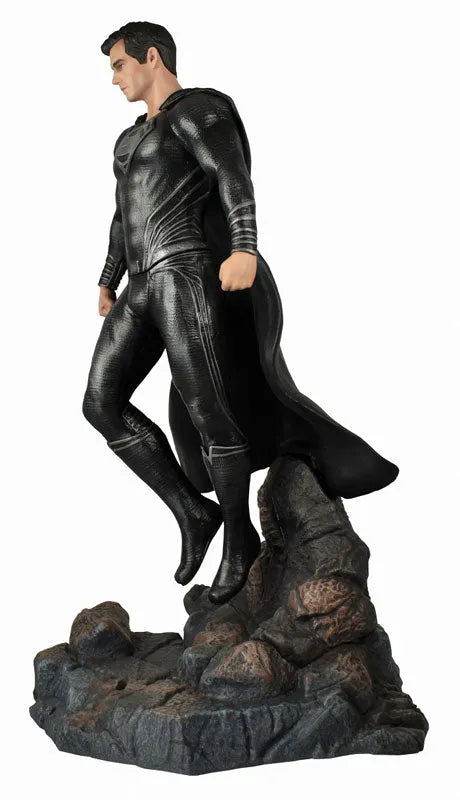 DC Gallery / MAN OF STEEL: Krypton Superman PVC Statueㅤ – Diamond Select Toys – ActionFigureBrasil