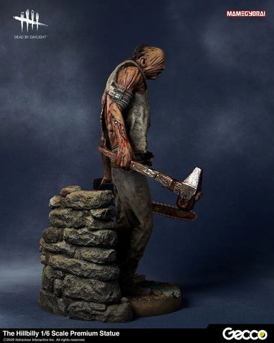 Dead by Daylight - The Hillbilly - Premium Statue Series No.03 - 1/6 (Gecco, Mamegyorai)ㅤ – Gecco – ActionFigureBrasil — ângulo diferente