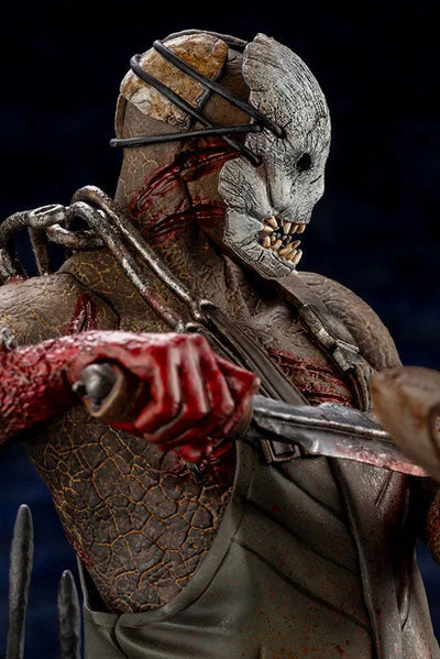 Dead by Daylight - The Trapper (Kotobukiya)ㅤ – Kotobukiya – ActionFigure Brasil — ângulo diferente