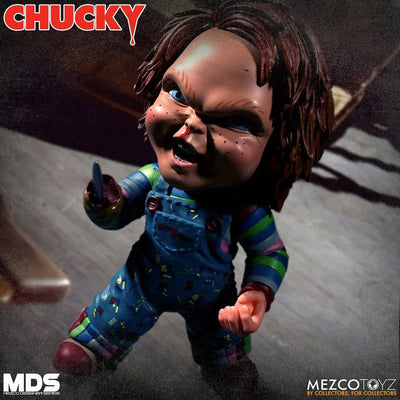 Designer's Series / Child Play: Chucky Deluxe 6 Inch Action Figure(Provisional Pre-order)ㅤ – Mezco – ActionFigure Brasil — ângulo diferente