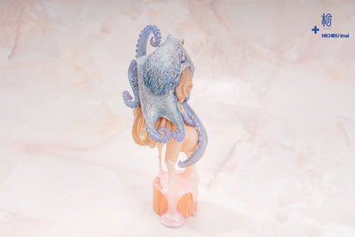 Don't Cry - LIMITED EDITION: 145 – Manas SUM – ActionFigure Brasil — com base expositora