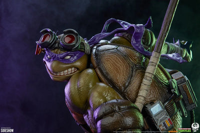 Donatello (Deluxe Edition) - LIMITED EDITION: 500 (Deluxe Edition) – PCS – ActionFigure Brasil — com base expositora