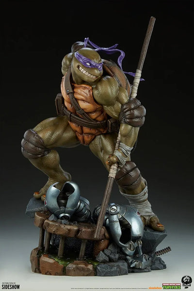 Donatello (Deluxe Edition) - LIMITED EDITION: 500 (Deluxe Edition) – PCS – ActionFigure Brasil — com base expositora
