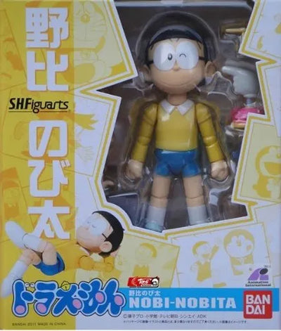 Doraemon - Nobi Nobita - S.H.Figuarts (Bandai)ㅤ – Bandai – ActionFigure Brasil — com base expositora