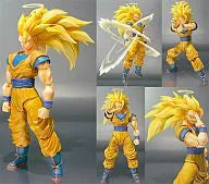 Dragon Ball Kai - Son Goku SSJ3 - S.H.Figuarts (Bandai)ㅤ – Bandai – ActionFigureBrasil — ângulo diferente