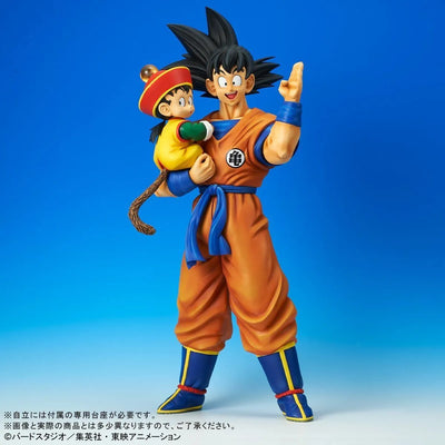 Dragon Ball Z - Son Gohan - Son Goku - Gigantic Series (Premium Bandai) [Shop Exclusive]ㅤ – Bandai – ActionFigureBrasil — com base expositora