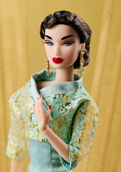 Dream In Aquamarine – Coralynn "Cora" Kwan™ - LIMITED EDITION: 750 – Integrity Toys – ActionFigure Brasil — com base expositora