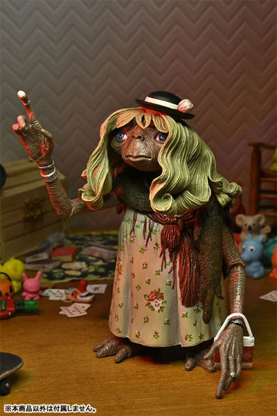 E.T. / E.T. 40th Anniversary Ultimate Action Figure Dress-up verㅤ – Neca – ActionFigure Brasil — com base expositora
