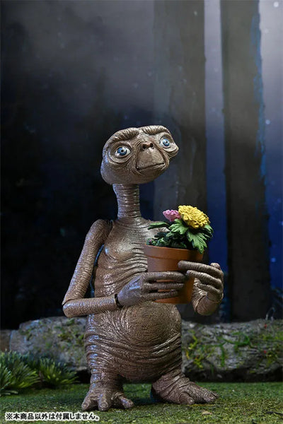 E.T. / E.T. 40th Anniversary Ultimate Action Figureㅤ – Neca – ActionFigure Brasil — com base expositora