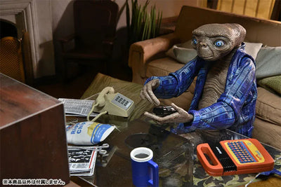 E.T. / E.T. 40th Anniversary Ultimate Action Figure Telepathy verㅤ – Neca – ActionFigure Brasil — com base expositora