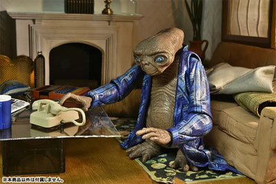 E.T. / E.T. 40th Anniversary Ultimate Action Figure Telepathy verㅤ – Neca – ActionFigure Brasil — iluminação de estúdio
