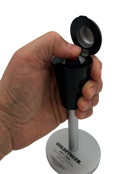 Ejector Seat Button - LIMITED EDITION: 1964 – Factory Entertainment – ActionFigure Brasil