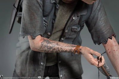 Ellie with Bow – Dark Horse Comics – ActionFigure Brasil — detalhe do produto