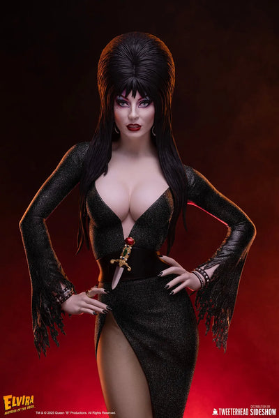 Elvira: Mistress of the Dark (Black Glitter Dress Variant) - LIMITED EDITION: 700 (Black - Variant) – Tweeterhead – ActionFigure Brasil — com base expositora
