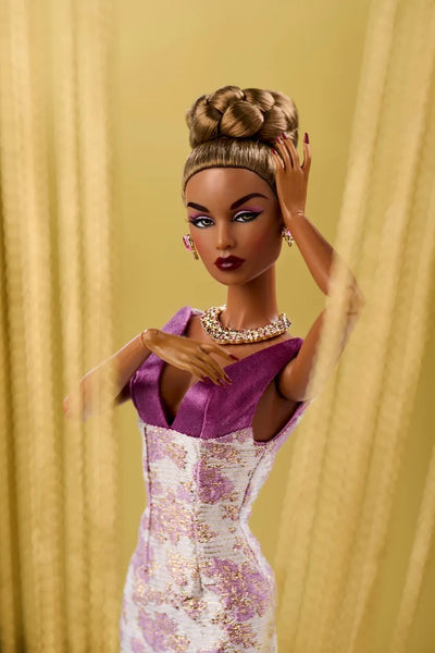 Enchanting in Amethyst – Lady Aurelia Grey™ - LIMITED EDITION: 750 – Integrity Toys – ActionFigure Brasil — ambientada