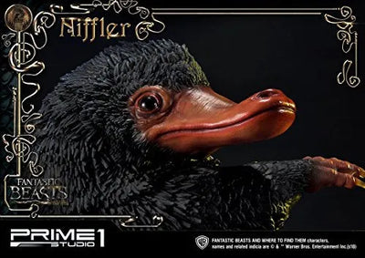 Fantastic Beasts and Where to Find Them - Niffler - Life Scale Masterline LSFB-02 - 1/1 (Prime 1 Studio)ㅤ – Prime 1 Studio As Manufacturer – ActionFigure Brasil — com base expositora