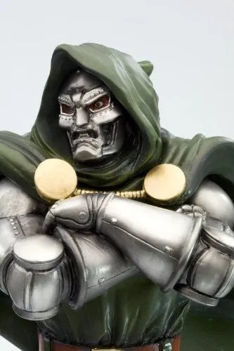 Fantastic Four - Dr. Doom - Fine Art Statue - 1/6 (Kotobukiya)ㅤ – Kotobukiya – ActionFigure Brasil — ângulo diferente