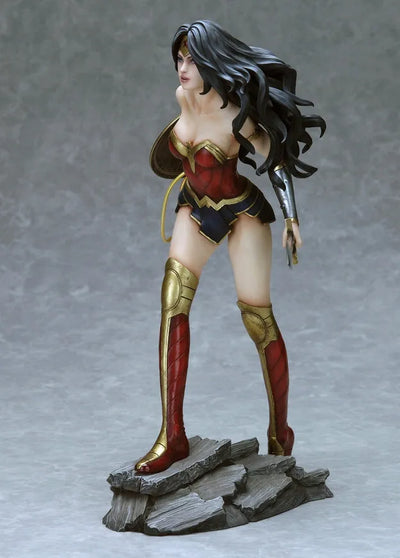 Fantasy Figure Gallery - DC Comics Collection: Wonder Woman New Earth 1/6 PVCㅤ – Yamato USA – ActionFigureBrasil — com base expositora