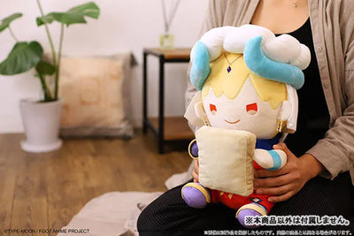 Fate/Grand Order: Zettai Majuu Sensen Babylonia - Gilgamesh - Work Together Cushion - Caster (Movic)ㅤ – Movic – ActionFigure Brasil — com base expositora