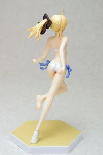 Fate/Stay Night - Saber Lily - Beach Queens - 1/10 - Swimsuit ver. (Wave)ㅤ – Wave – ActionFigure Brasil — com base expositora