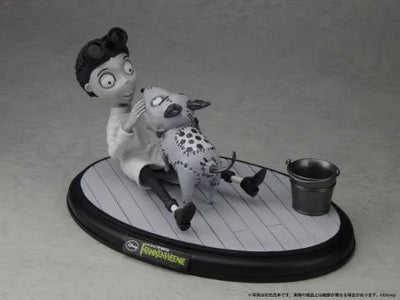 Frankenweenie - Sparky - Victor Frankenstein (Yamato)ㅤ – Yamato – ActionFigure Brasil — ângulo diferente