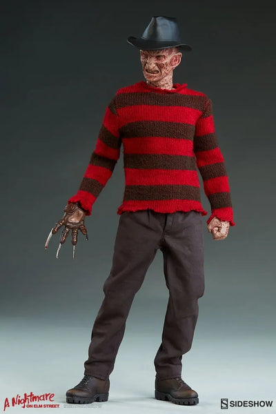 Freddy Krueger – Sideshow Collectibles – ActionFigure Brasil — com base expositora