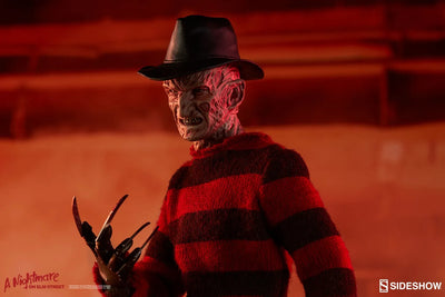 Freddy Krueger – Sideshow Collectibles – ActionFigure Brasil — com base expositora