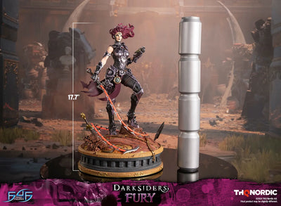 Fury – First 4 Figures – ActionFigure Brasil — com base expositora